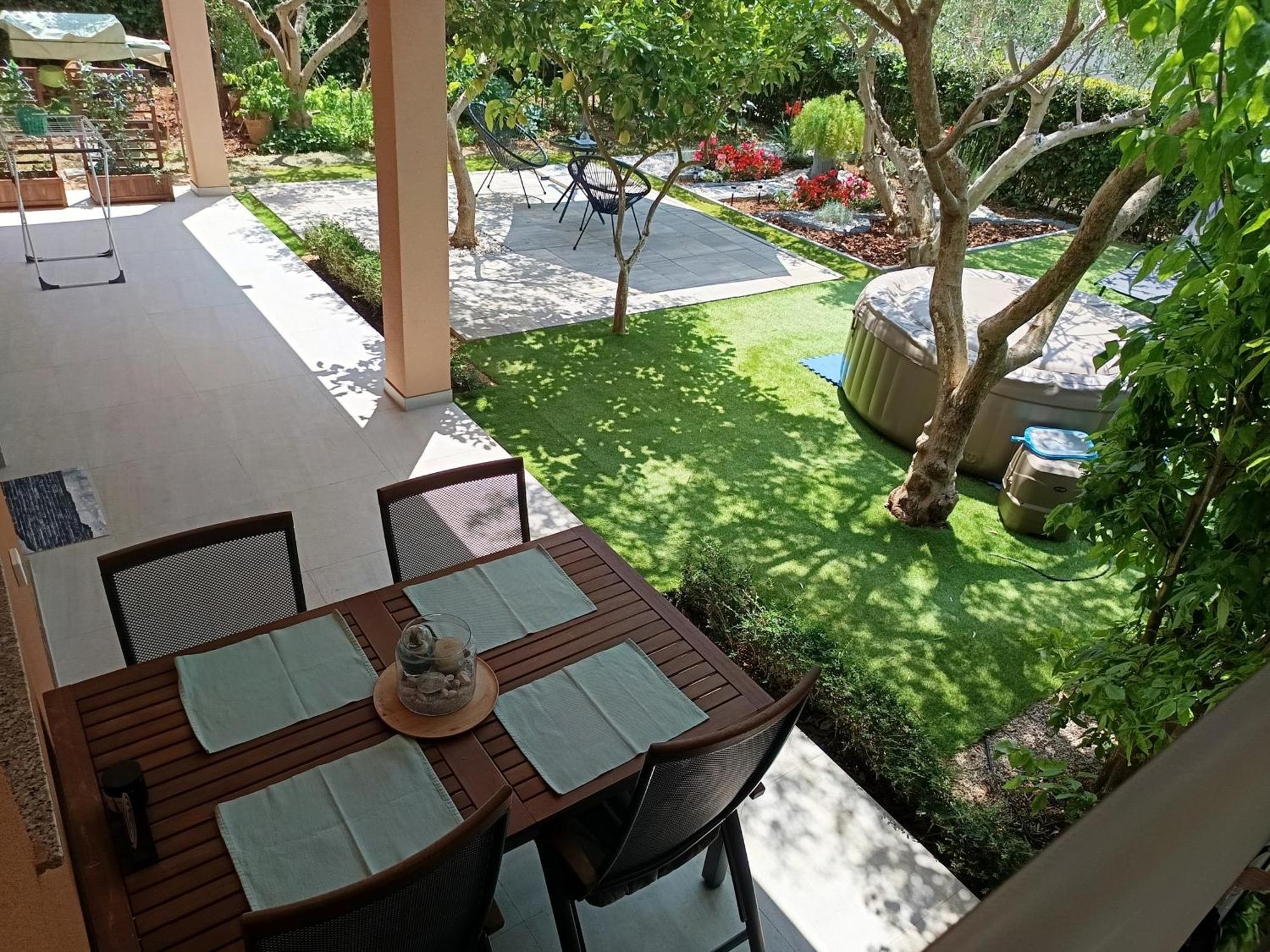 Apartment Garden *